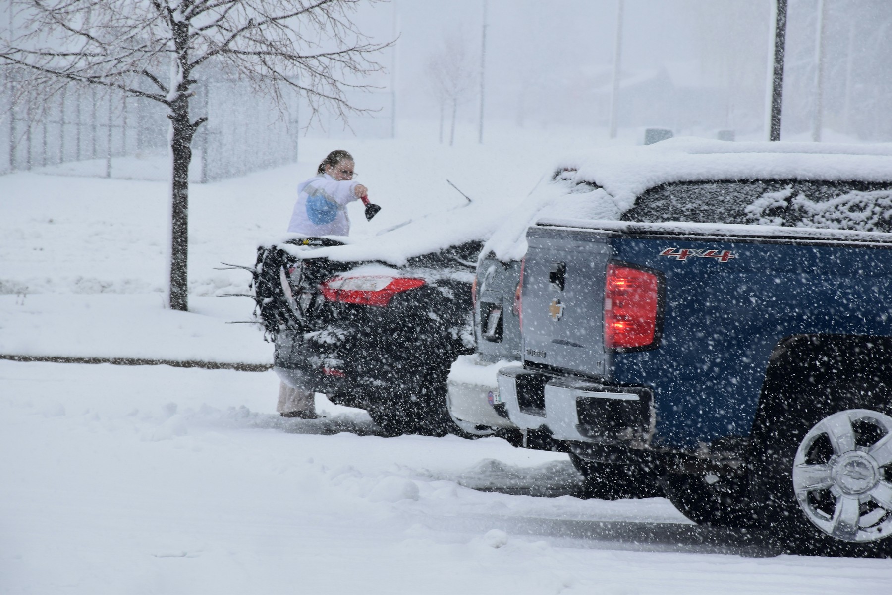 Auto wird im Winter gewartet
