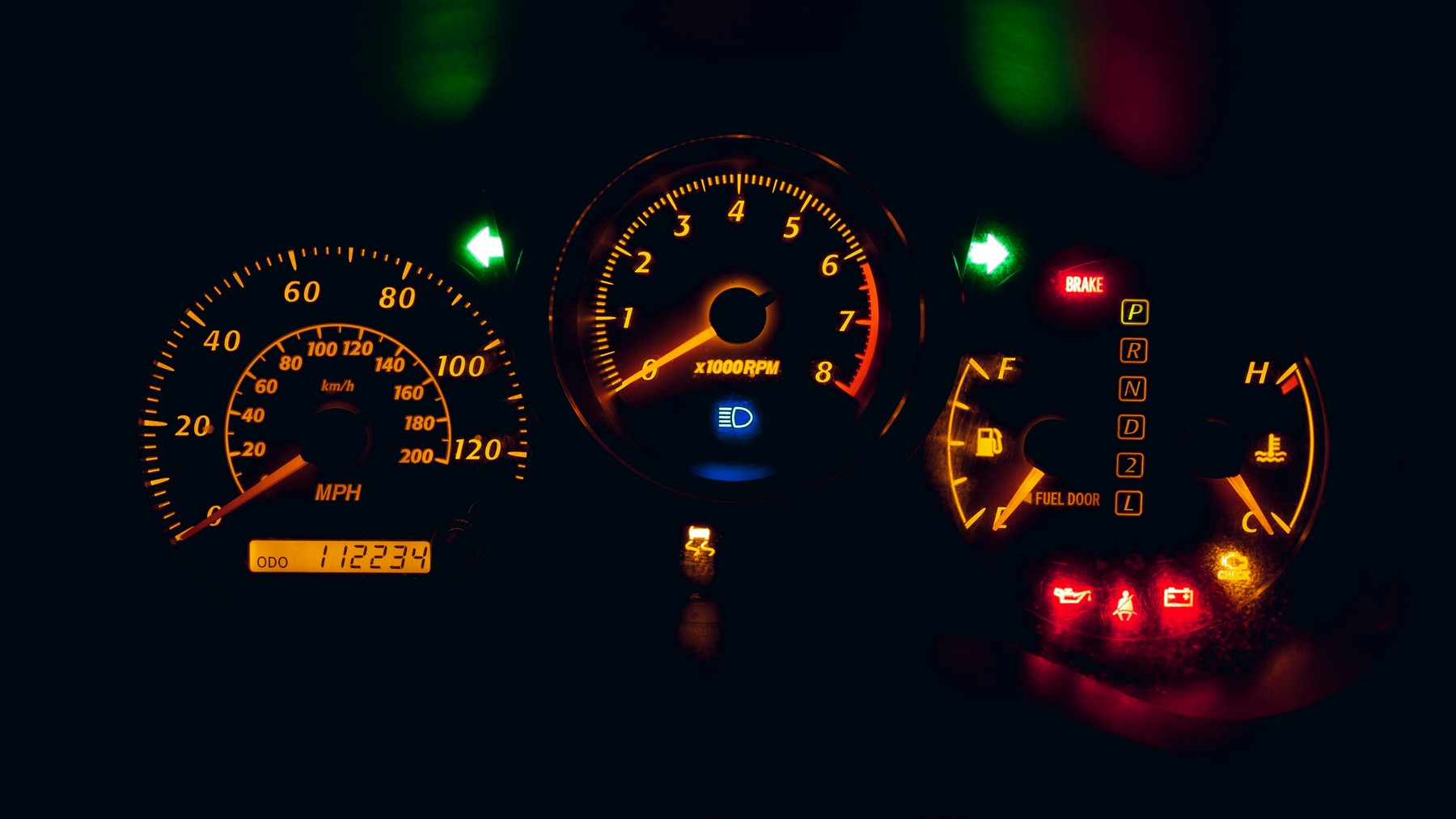 Warnsymbol im Fahrzeug-Cockpit